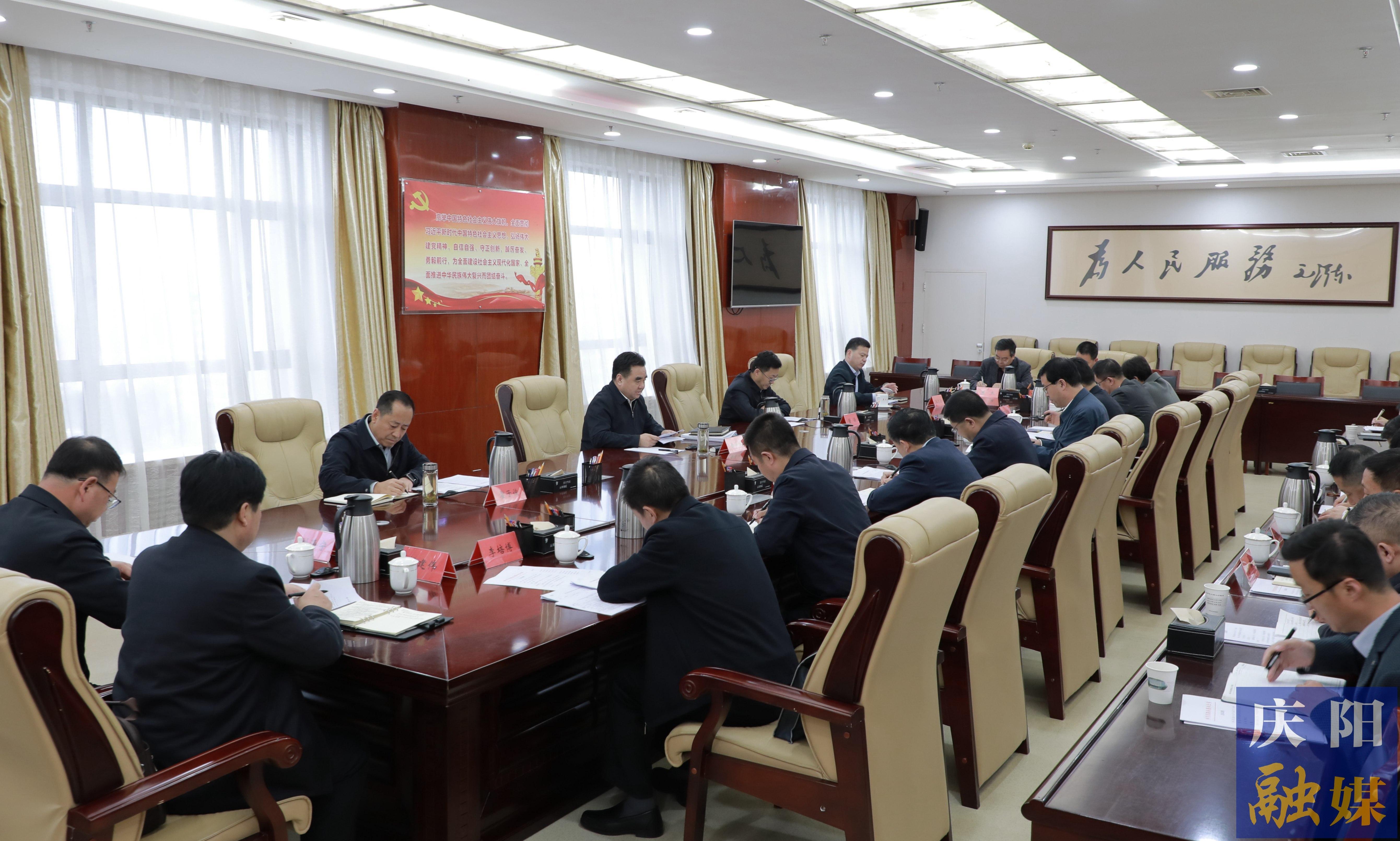 慶陽市委市政府約談營商環(huán)境工作綜合評價(jià)排名末位的正寧縣和市市場監(jiān)管局 黃澤元主持并講話