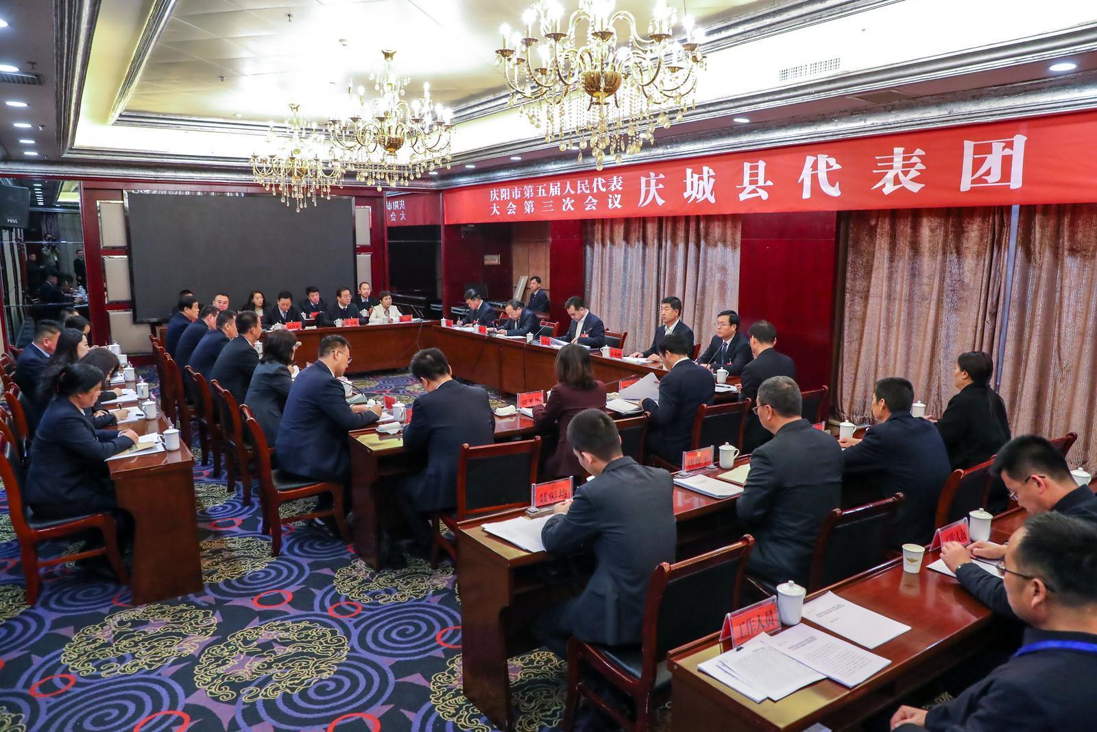 黃澤元在參加慶城縣代表團審議時強調(diào) 把準(zhǔn)政策導(dǎo)向縣域特點經(jīng)濟規(guī)律角色定位 在推動高質(zhì)量發(fā)展上邁出更加堅實的步伐