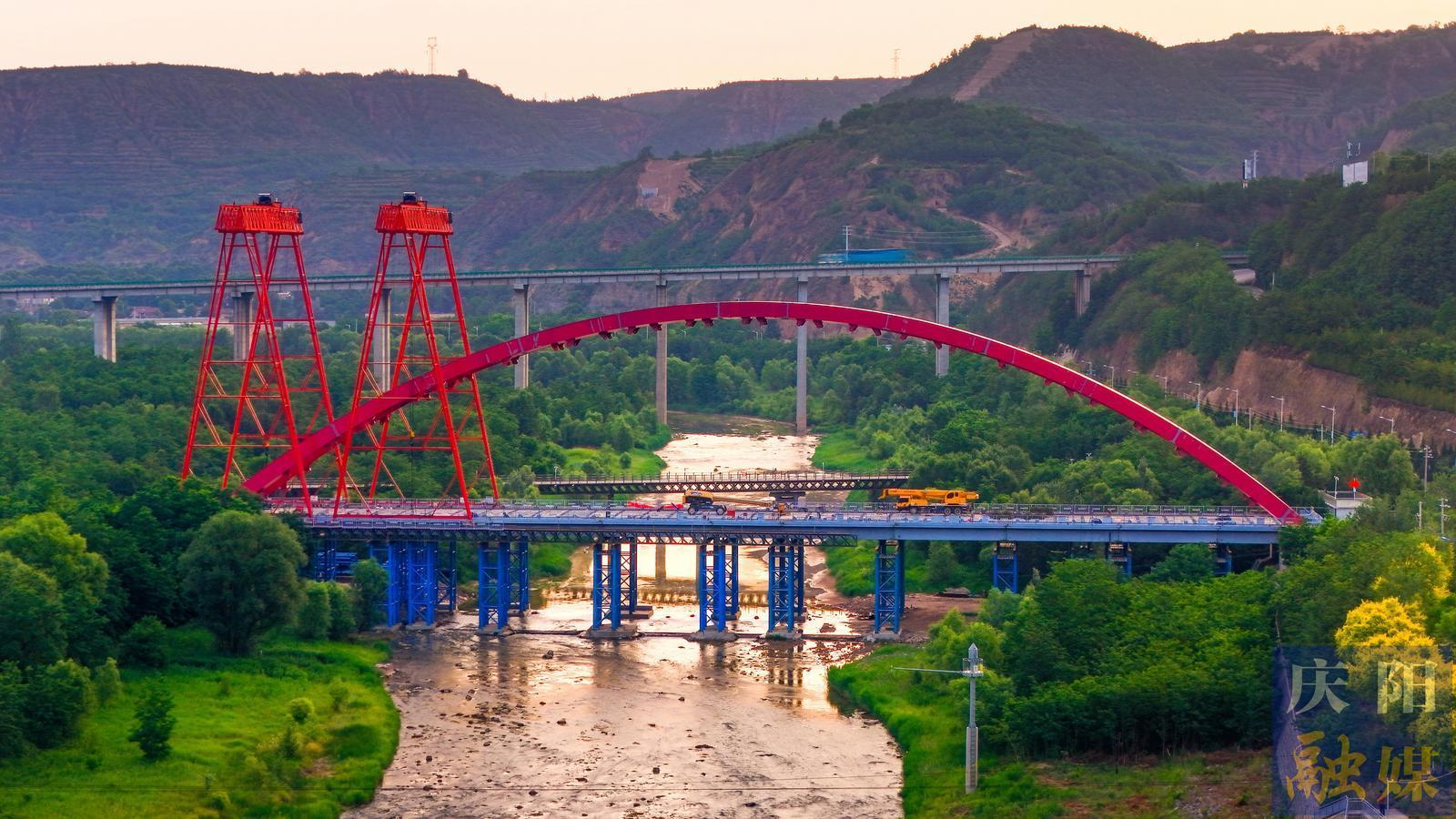 【攝影報(bào)道】寧縣：G244線(xiàn)長(zhǎng)慶橋大橋建設(shè)穩(wěn)步推進(jìn)